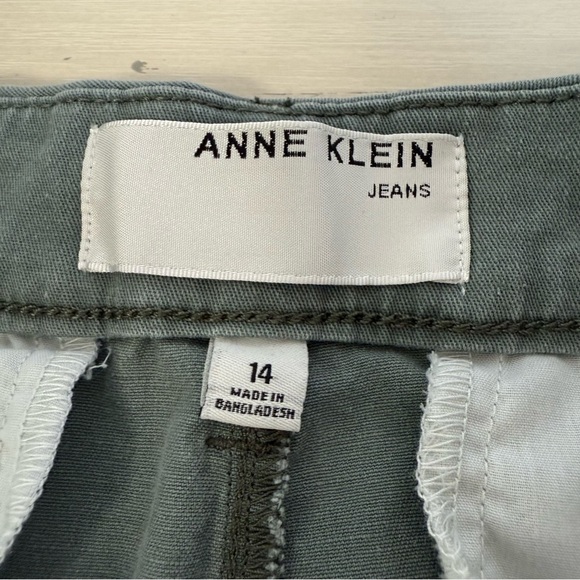 Anne Klein Olive Green Khaki Style Shorts - Picture 4 of 7